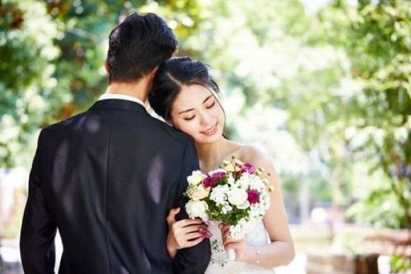 明星星座夫妻：甜蜜恋爱到走入礼堂